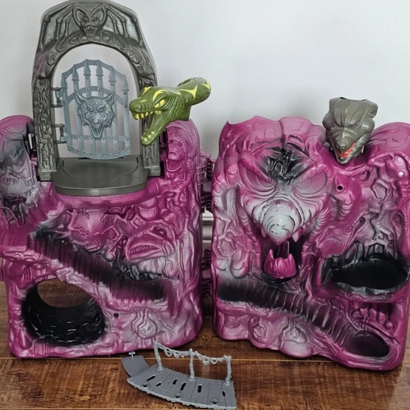Vintage MOTU Masters of the Universe Snake Mountain 1983 ** READ - Picture 1 of 15